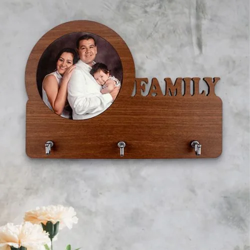 Kişiye Özel Fotoğraflı Family Ahşap Anahtar Askılığı